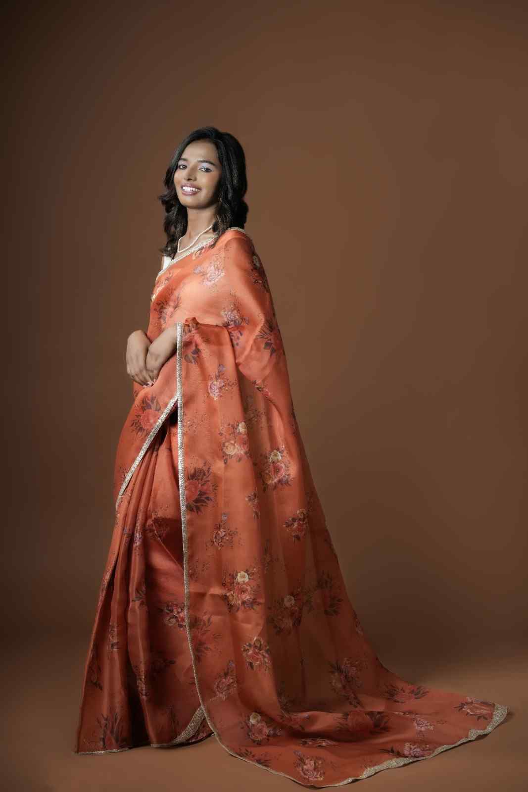 Organza saree with lace border and floral detailing_1